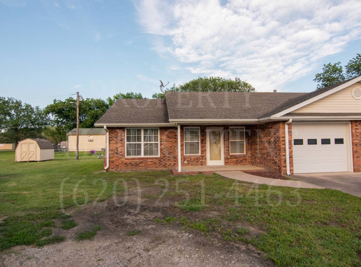 Townhouse for rent at 813 S Shawnee, S Coffeyville, OK 74072