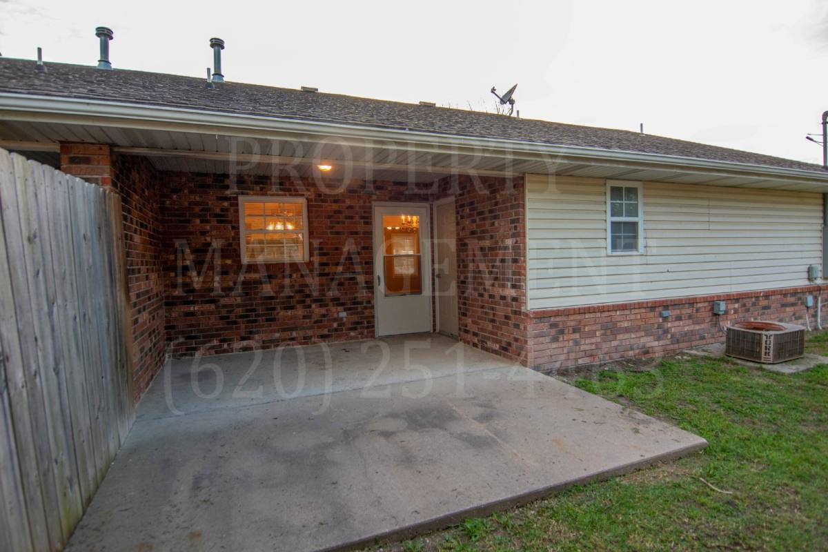 Townhouse for rent at 813 S Shawnee, S Coffeyville, OK 74072