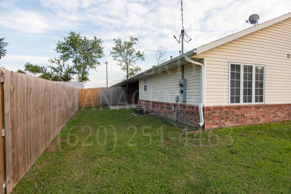 Townhouse for rent at 813 S Shawnee, S Coffeyville, OK 74072