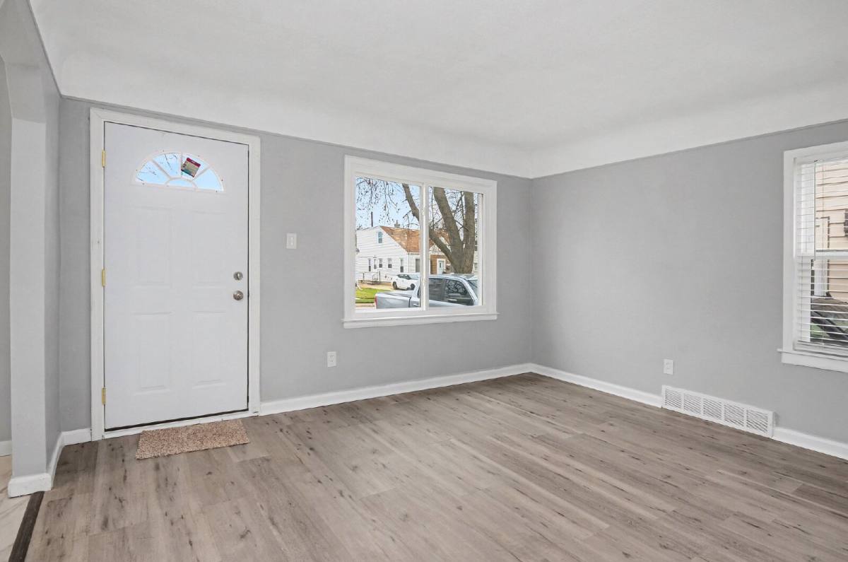 House for rent at 28320 Hillview St, Roseville, MI 48066