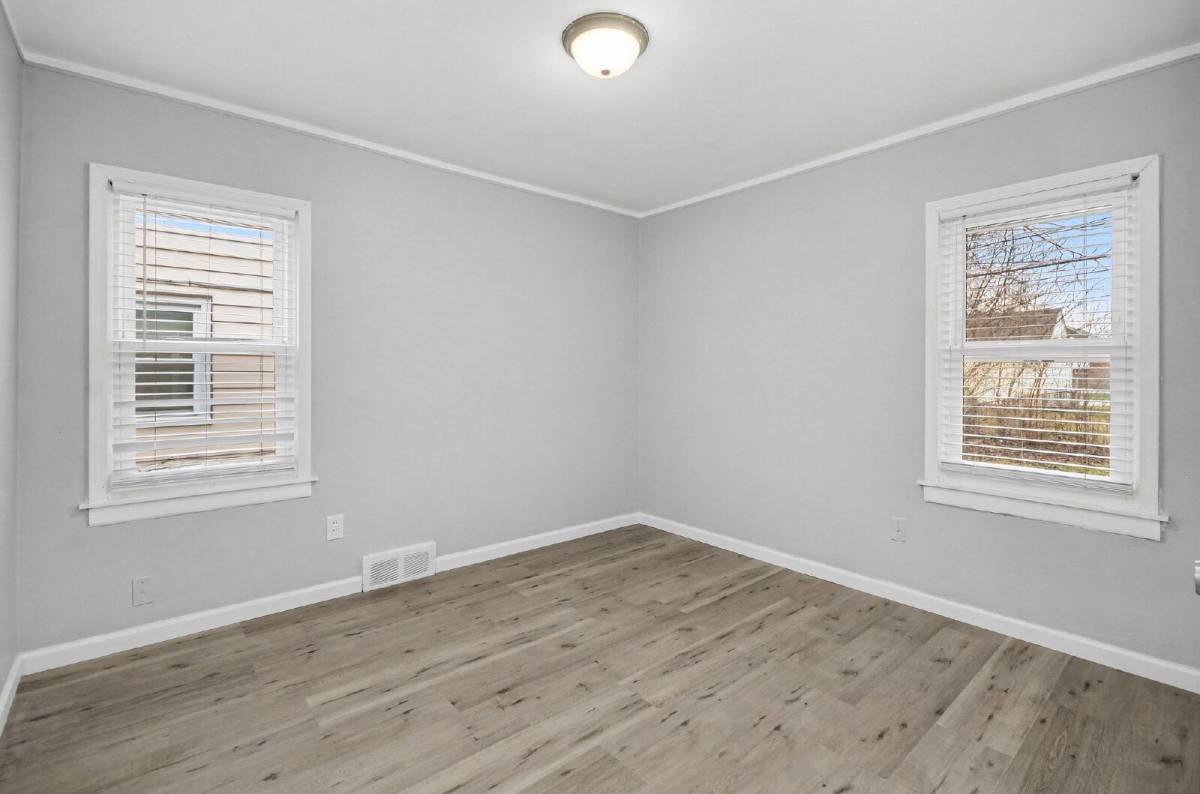 House for rent at 28320 Hillview St, Roseville, MI 48066