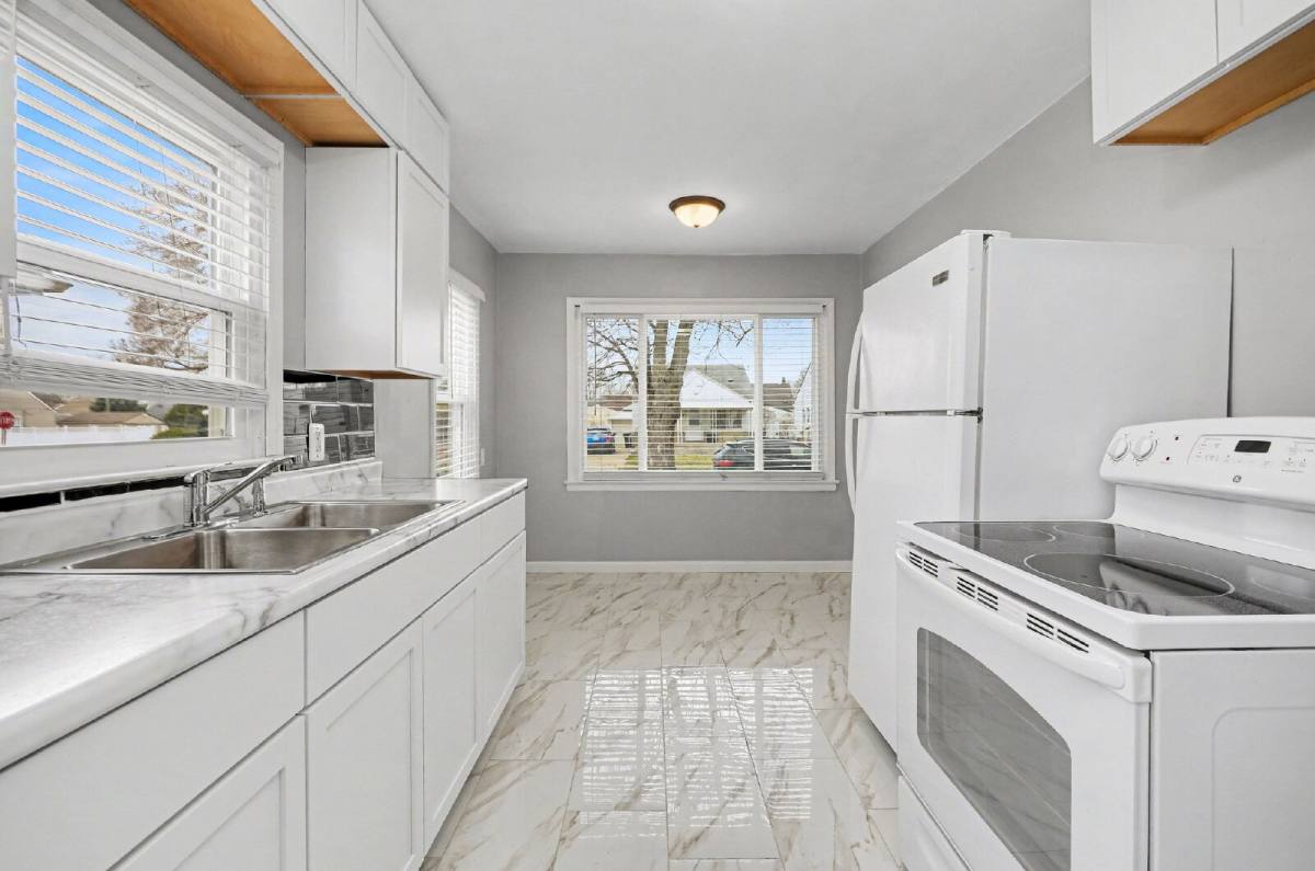 House for rent at 28320 Hillview St, Roseville, MI 48066
