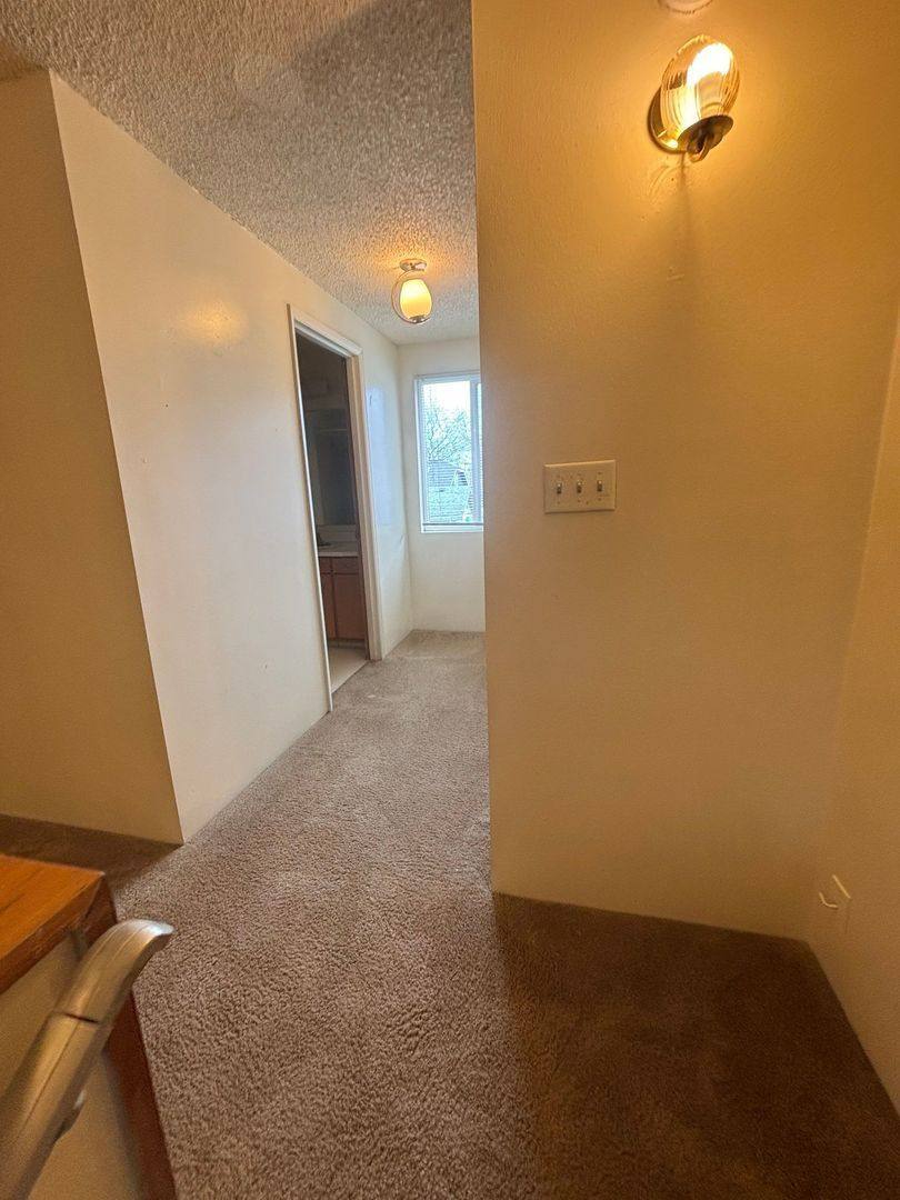 Apartment for rent at 462 W 11th Alley #5, Eugene, OR 97401