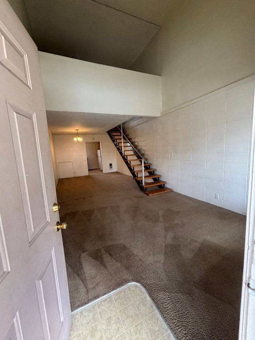 Apartment for rent at 462 W 11th Alley #5, Eugene, OR 97401