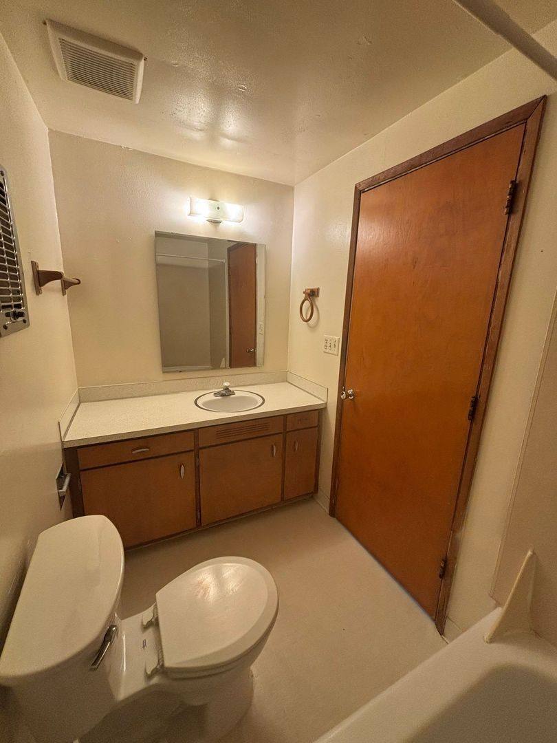 Apartment for rent at 462 W 11th Alley #5, Eugene, OR 97401