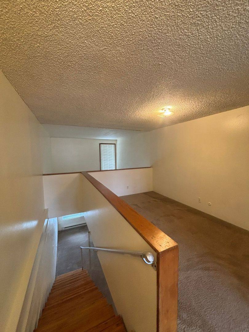 Apartment for rent at 462 W 11th Alley #5, Eugene, OR 97401