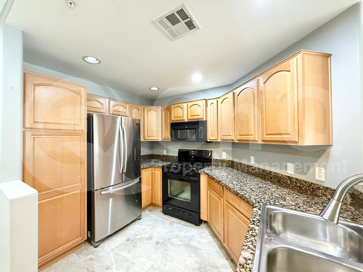 Apartment for rent at 5450 E Deer Valley Dr #1006, Phoenix, AZ 85054