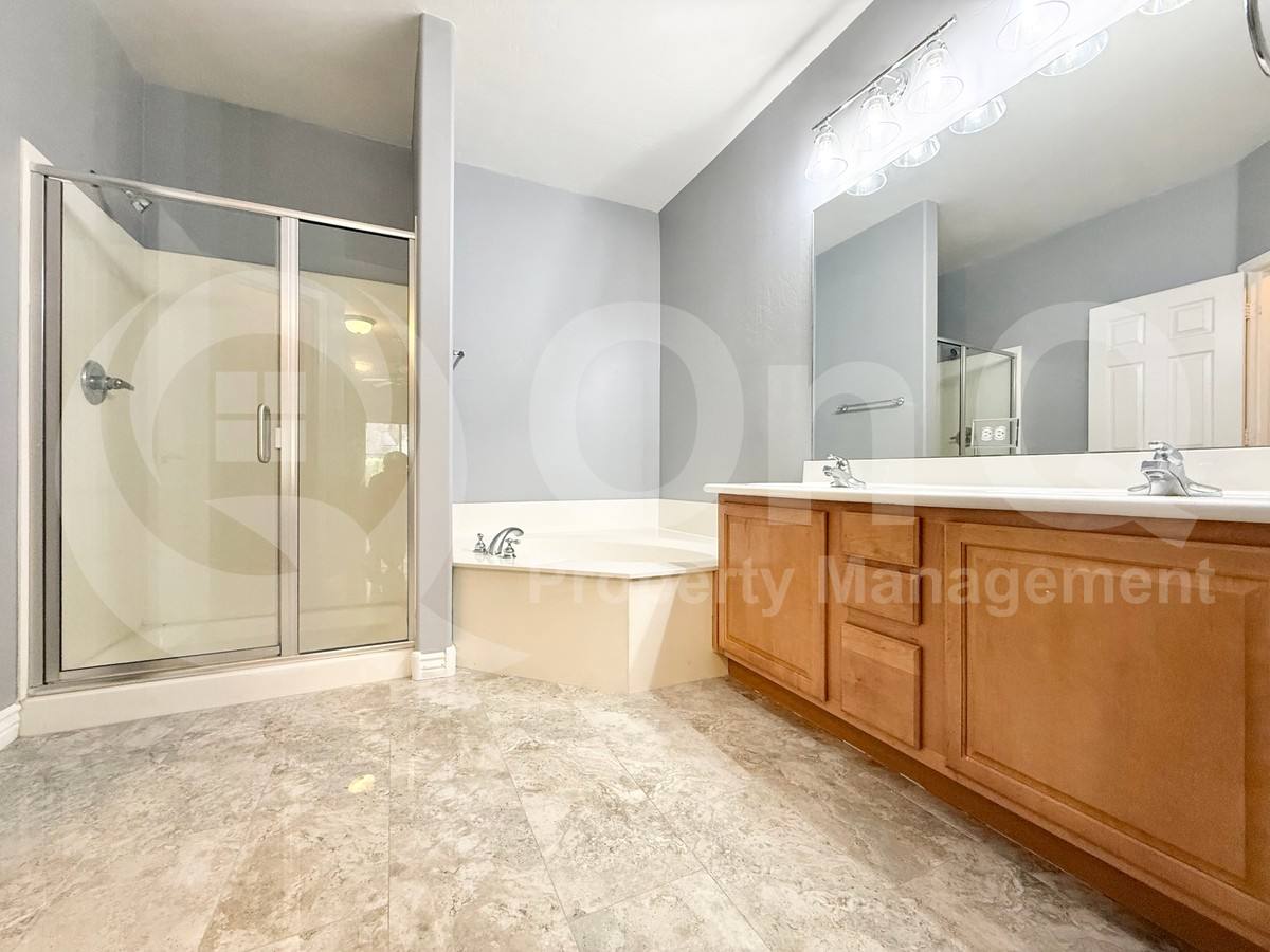 Apartment for rent at 5450 E Deer Valley Dr #1006, Phoenix, AZ 85054