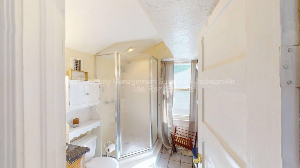 Apartment for rent at 229 W 10th St, Jacksonville, FL 32206