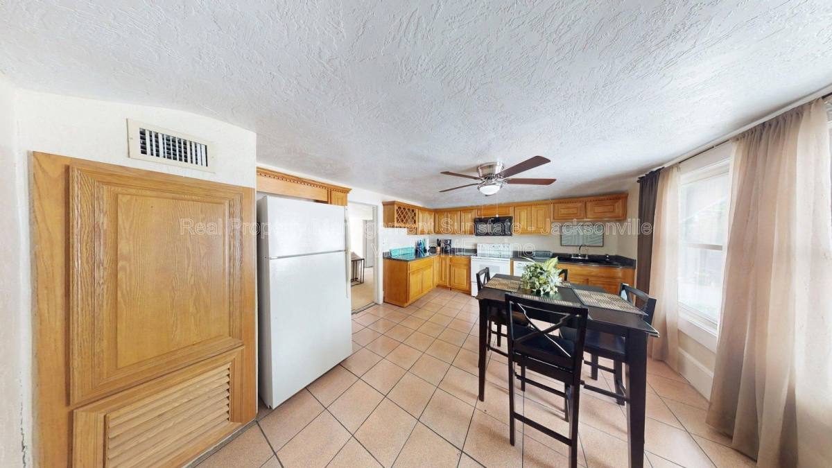 Apartment for rent at 229 W 10th St, Jacksonville, FL 32206