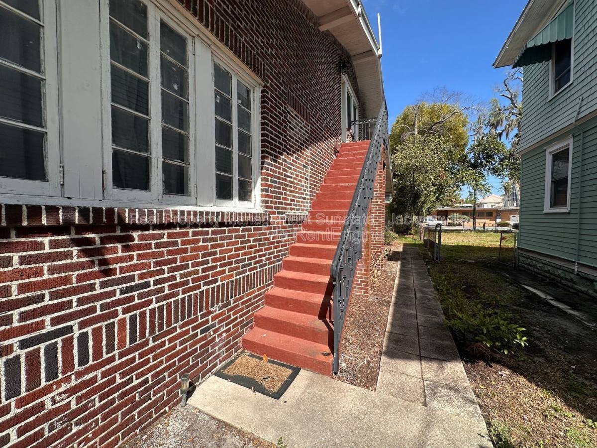 Apartment for rent at 229 W 10th St, Jacksonville, FL 32206