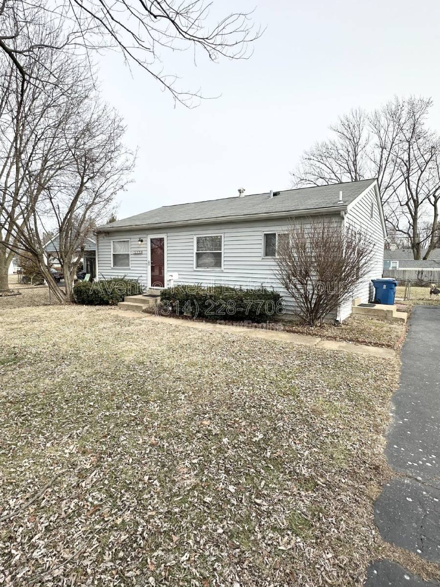 House for rent at 12154 Parkwood Place, Maryland Heights, MO 63043