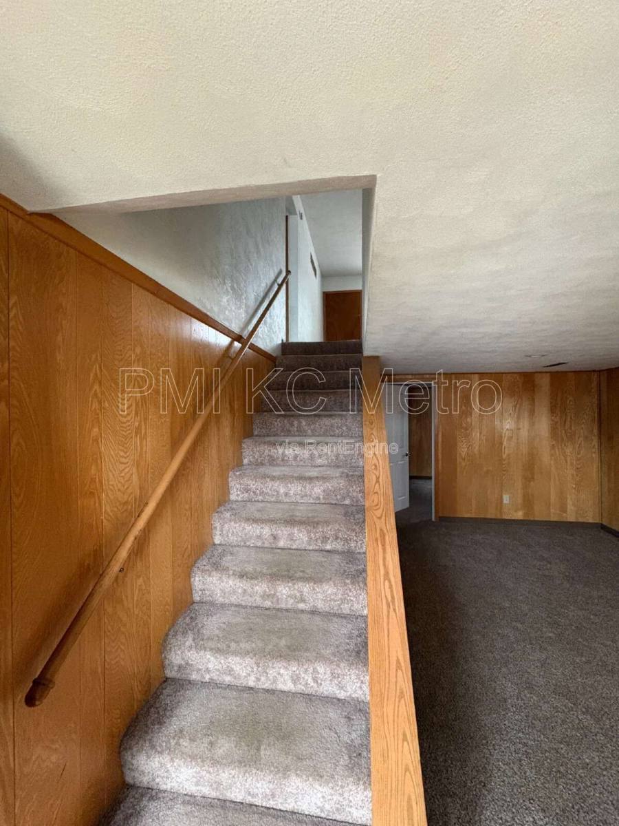 House for rent at 11709 E Winner Rd, Independence, MO 64052