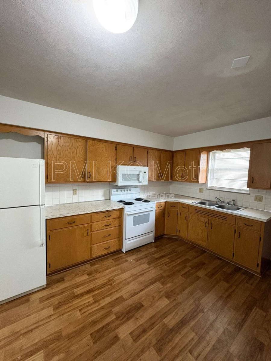 House for rent at 11709 E Winner Rd, Independence, MO 64052