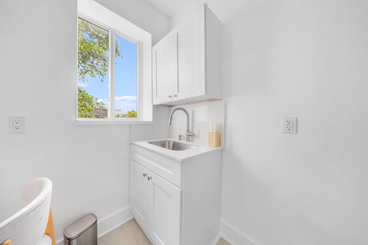 Apartment for rent at 1250 SW 6th St #318, Miami, FL 33135