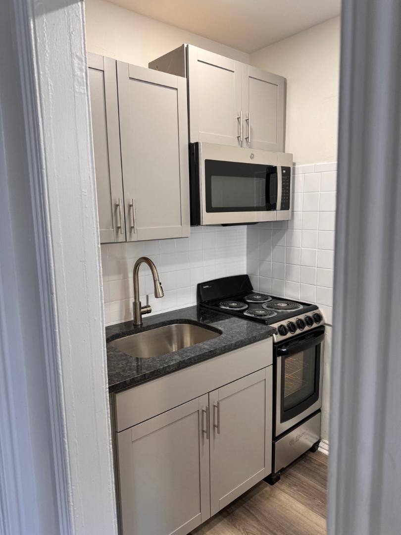 Apartment for rent at 103 W Maplewood Ave #1, Philadelphia, PA 19144