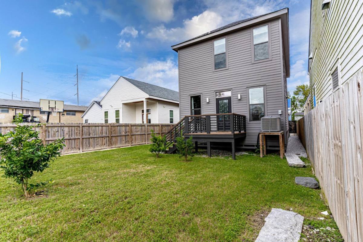 Apartment for rent at 2506 Dumaine St, New Orleans, LA 70119
