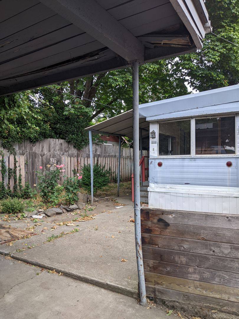 Apartment for rent at 1403 W 6th Ave, Eugene, OR 97402