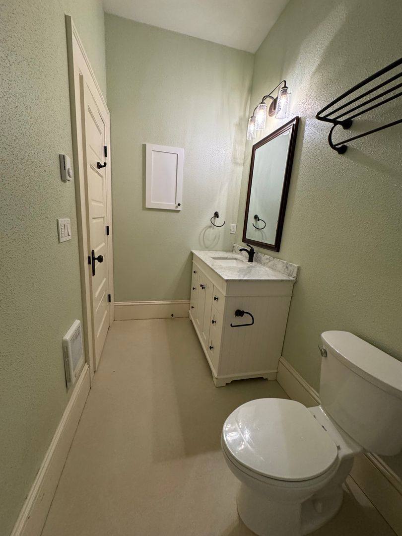 Apartment for rent at 524 E Main St, Cottage Grove, OR 97424