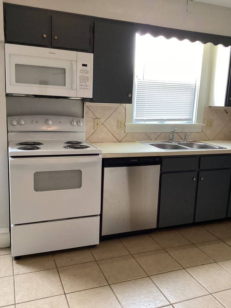 Apartment for rent at 608 S Potomac St, Waynesboro, PA 17268