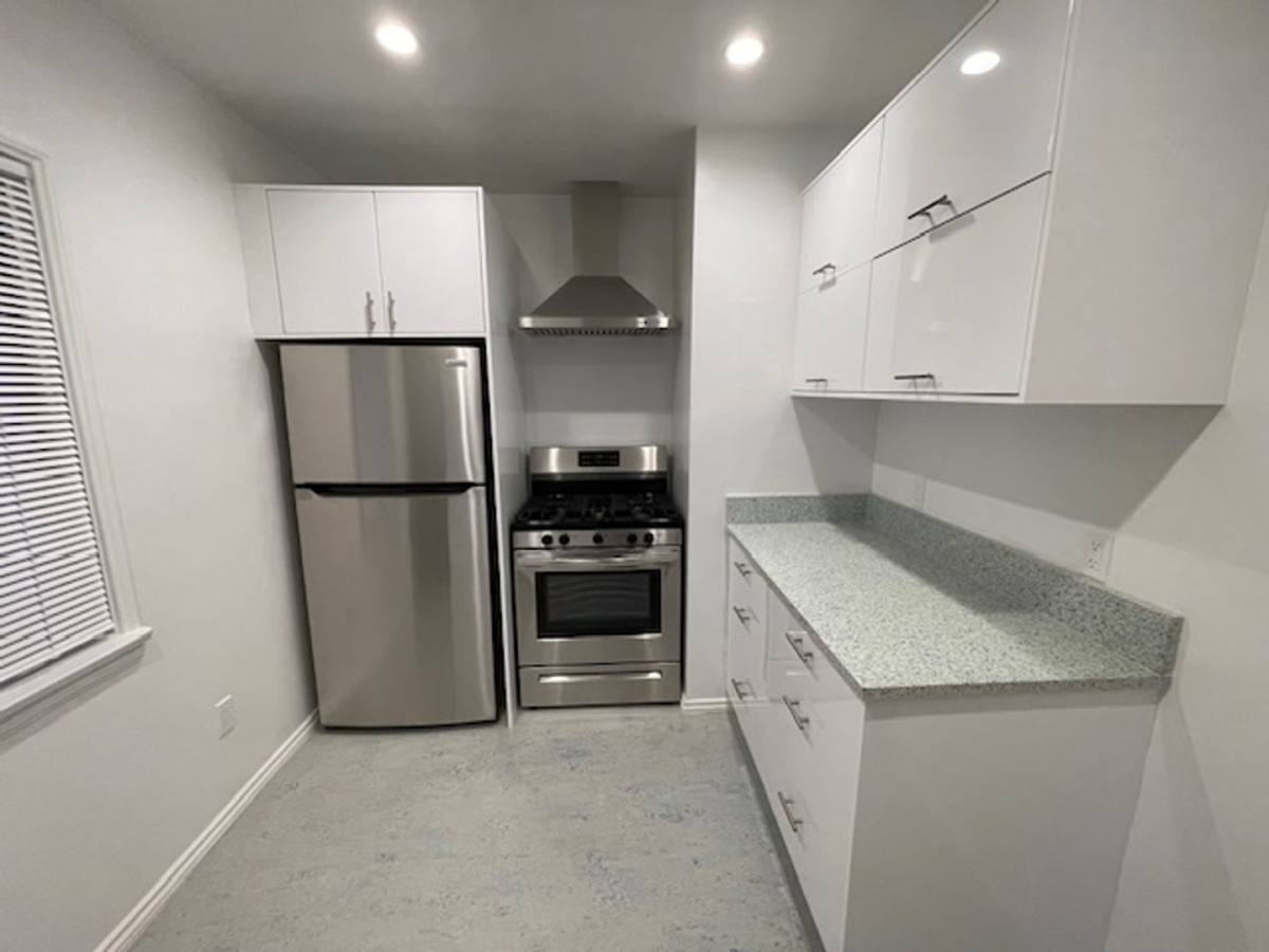 Apartment for rent at 41 Thornton Ave, Venice, CA 90291