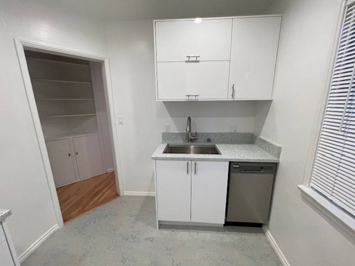 Apartment for rent at 41 Thornton Ave, Venice, CA 90291