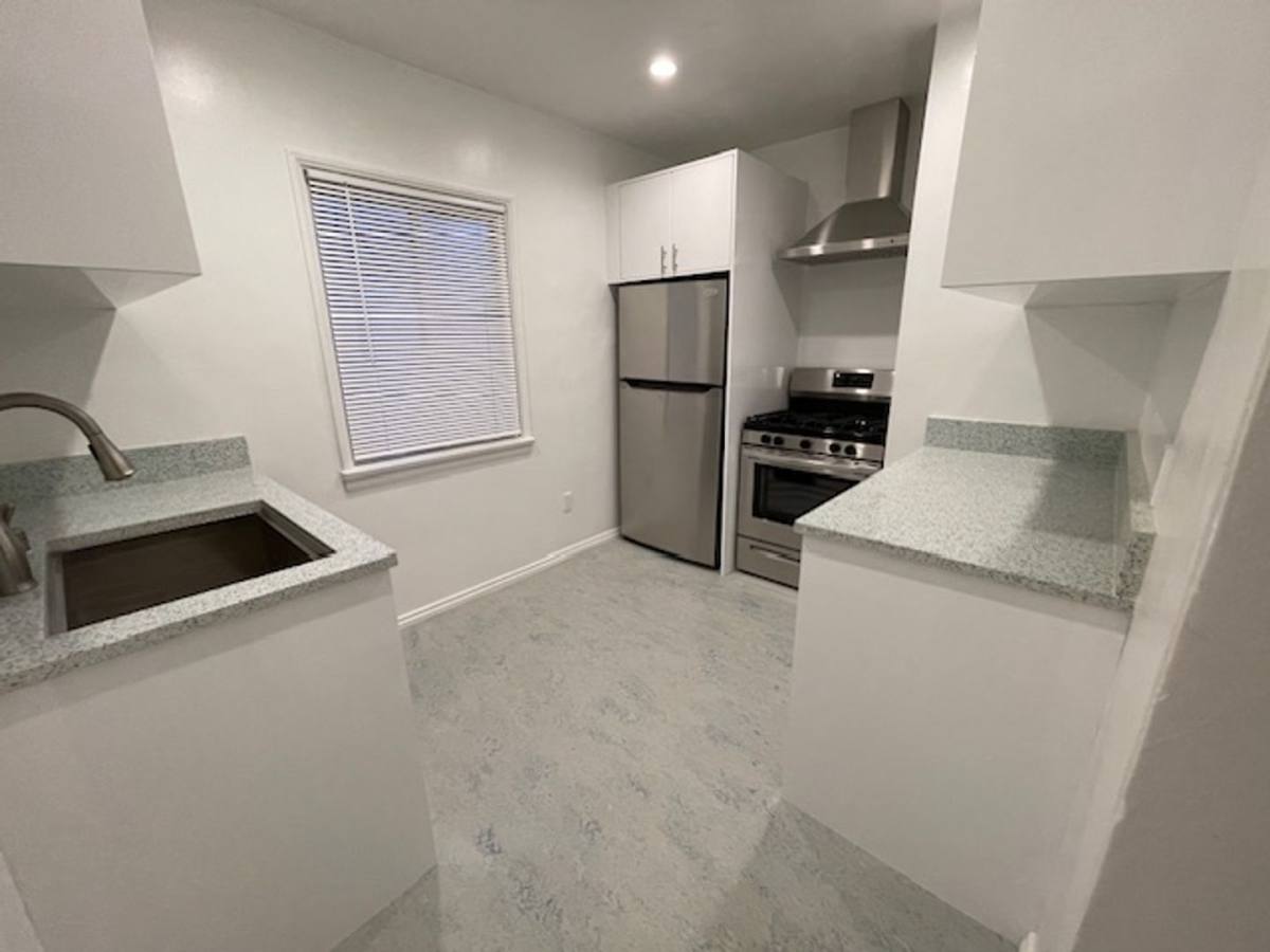 Apartment for rent at 41 Thornton Ave, Venice, CA 90291