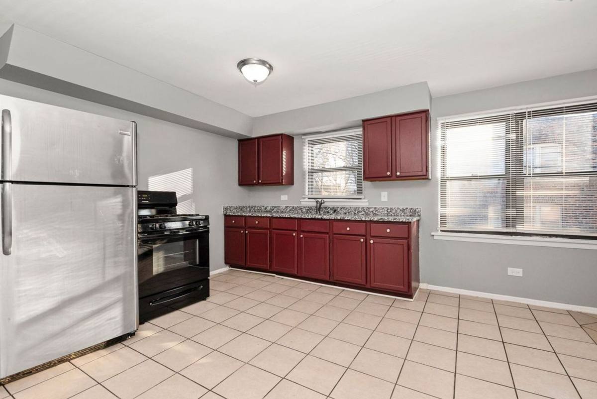 Apartment for rent at 7900 S Paxton Ave, Chicago, IL 60617
