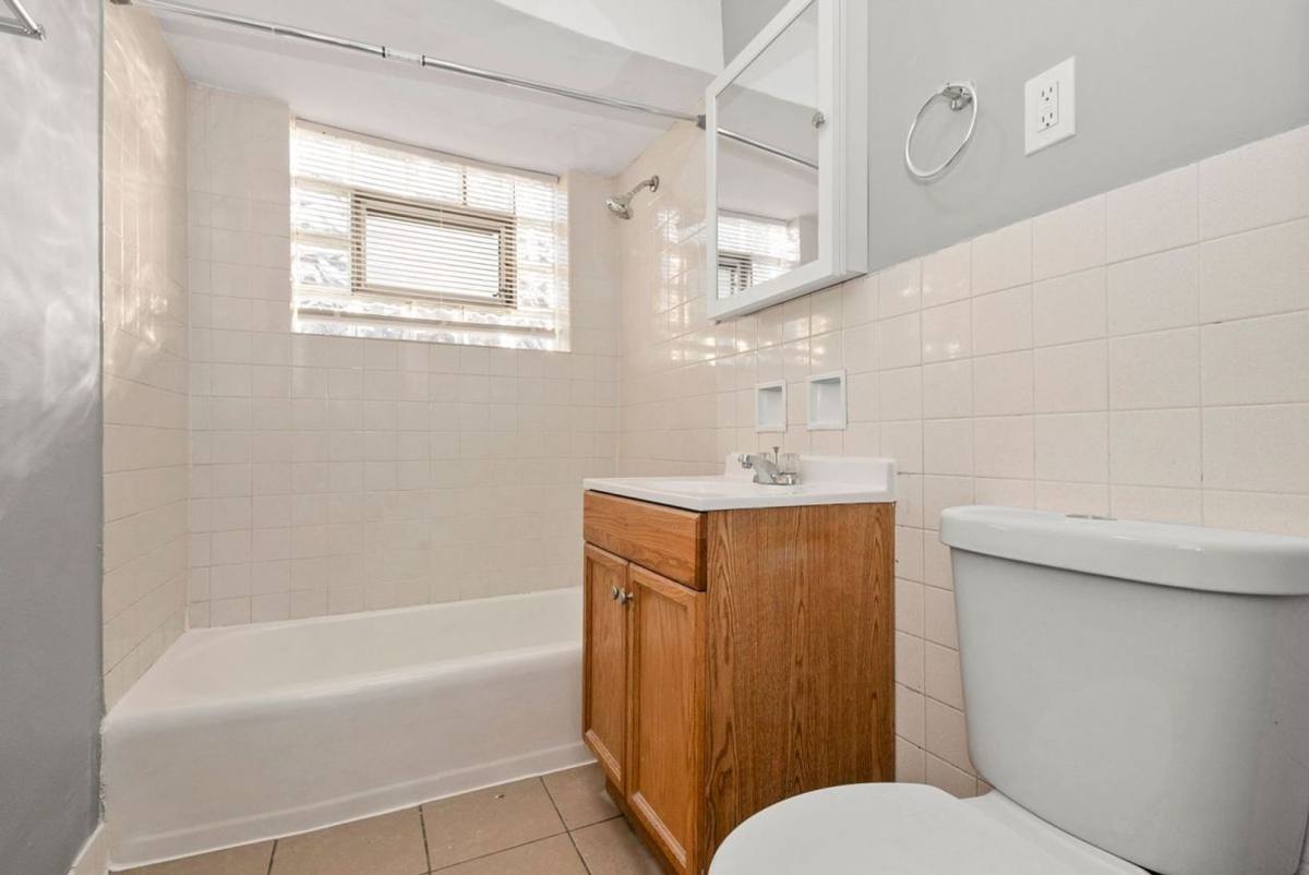 Apartment for rent at 7900 S Paxton Ave, Chicago, IL 60617