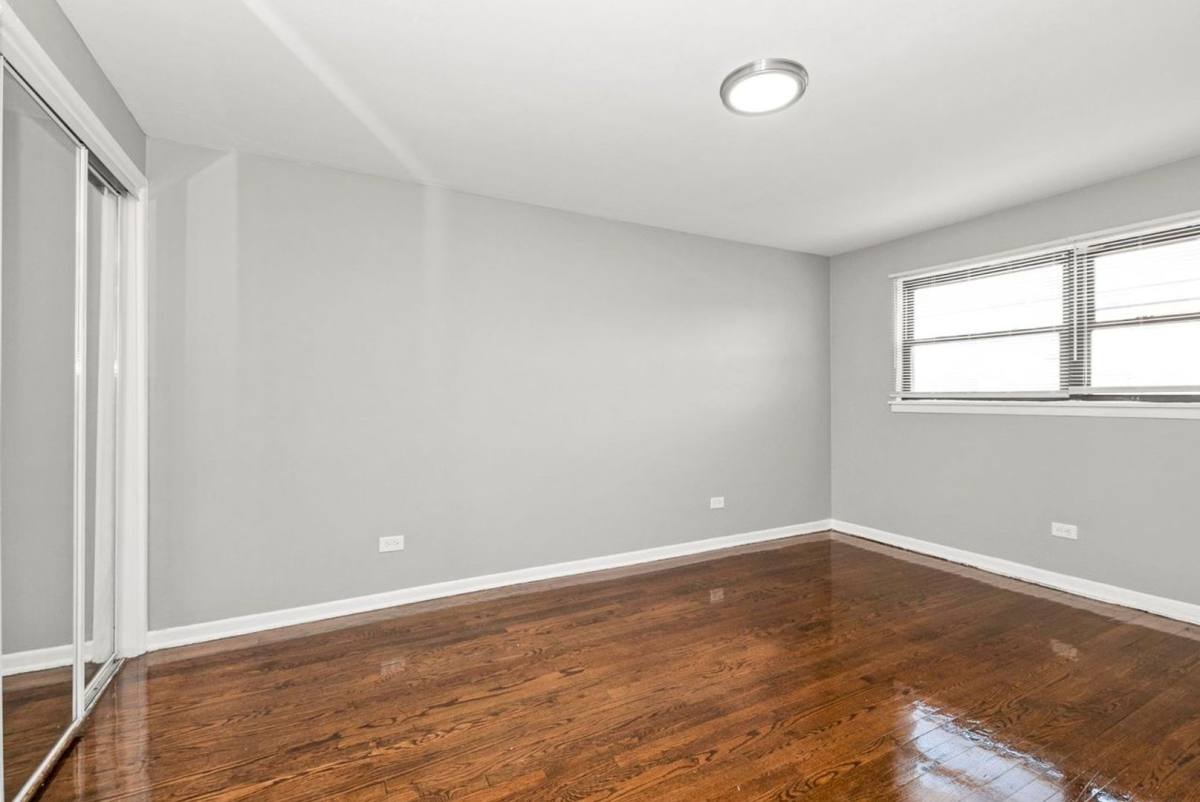 Apartment for rent at 7900 S Paxton Ave, Chicago, IL 60617