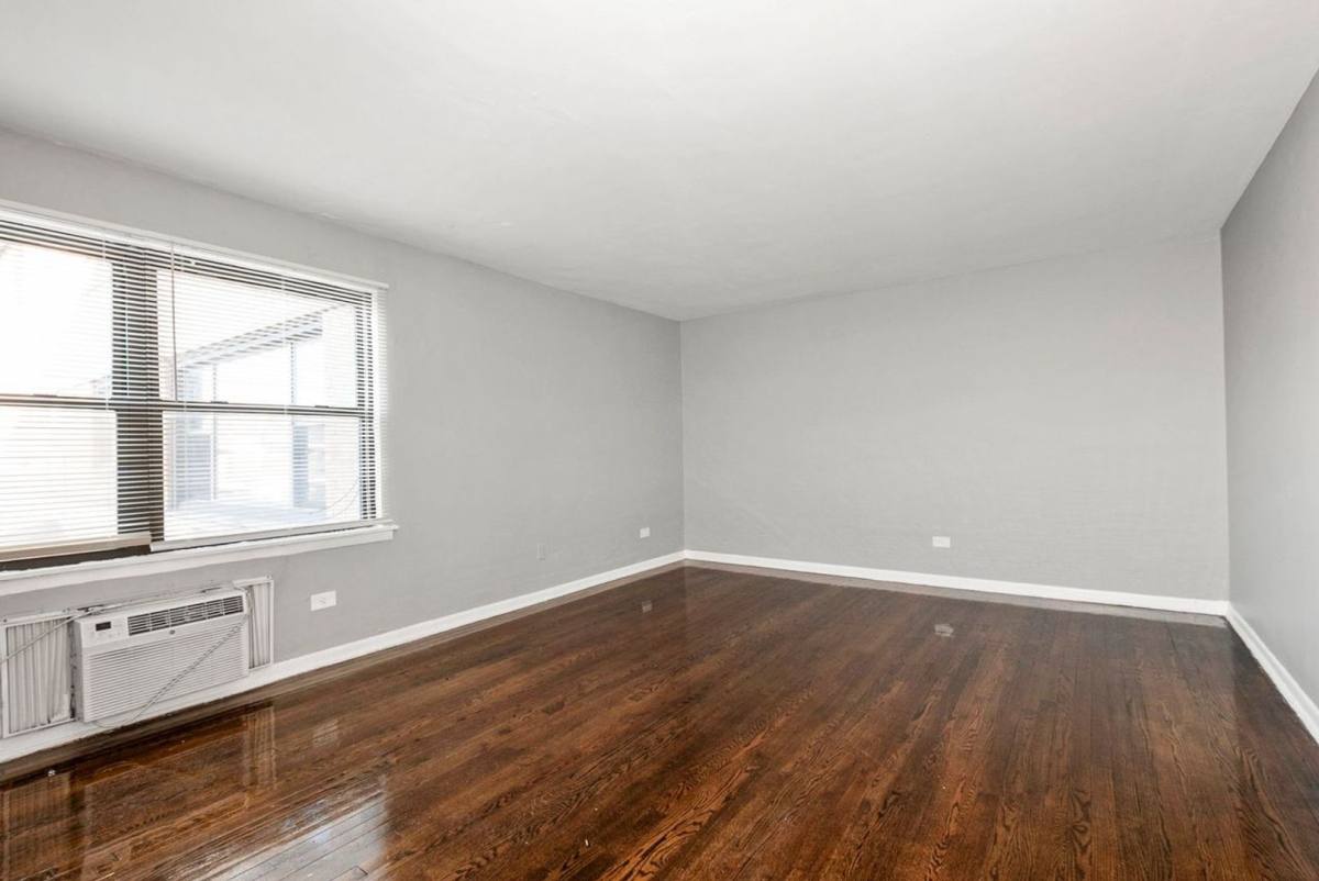 Apartment for rent at 7900 S Paxton Ave, Chicago, IL 60617
