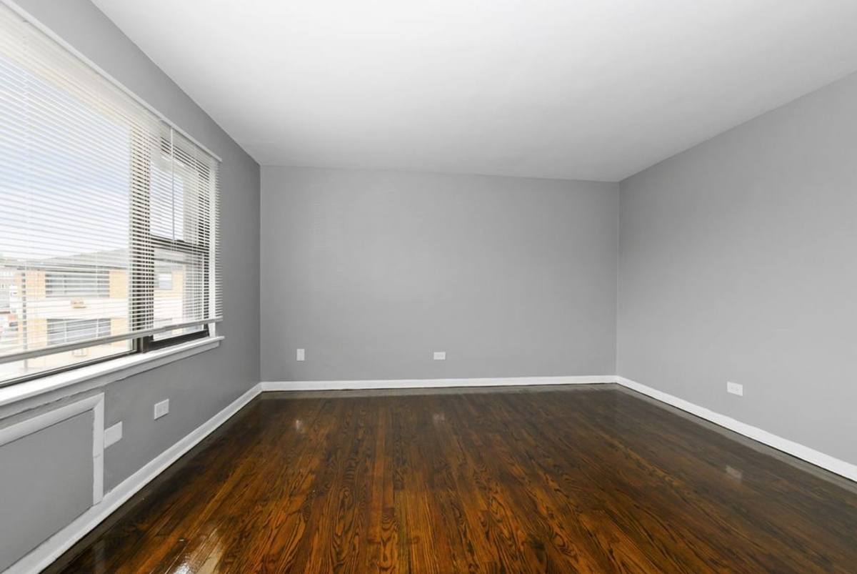 Apartment for rent at 7900 S Paxton Ave, Chicago, IL 60617