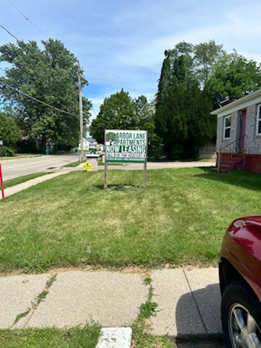 Apartment for rent at 828 N St, Mount Morris, MI 48458