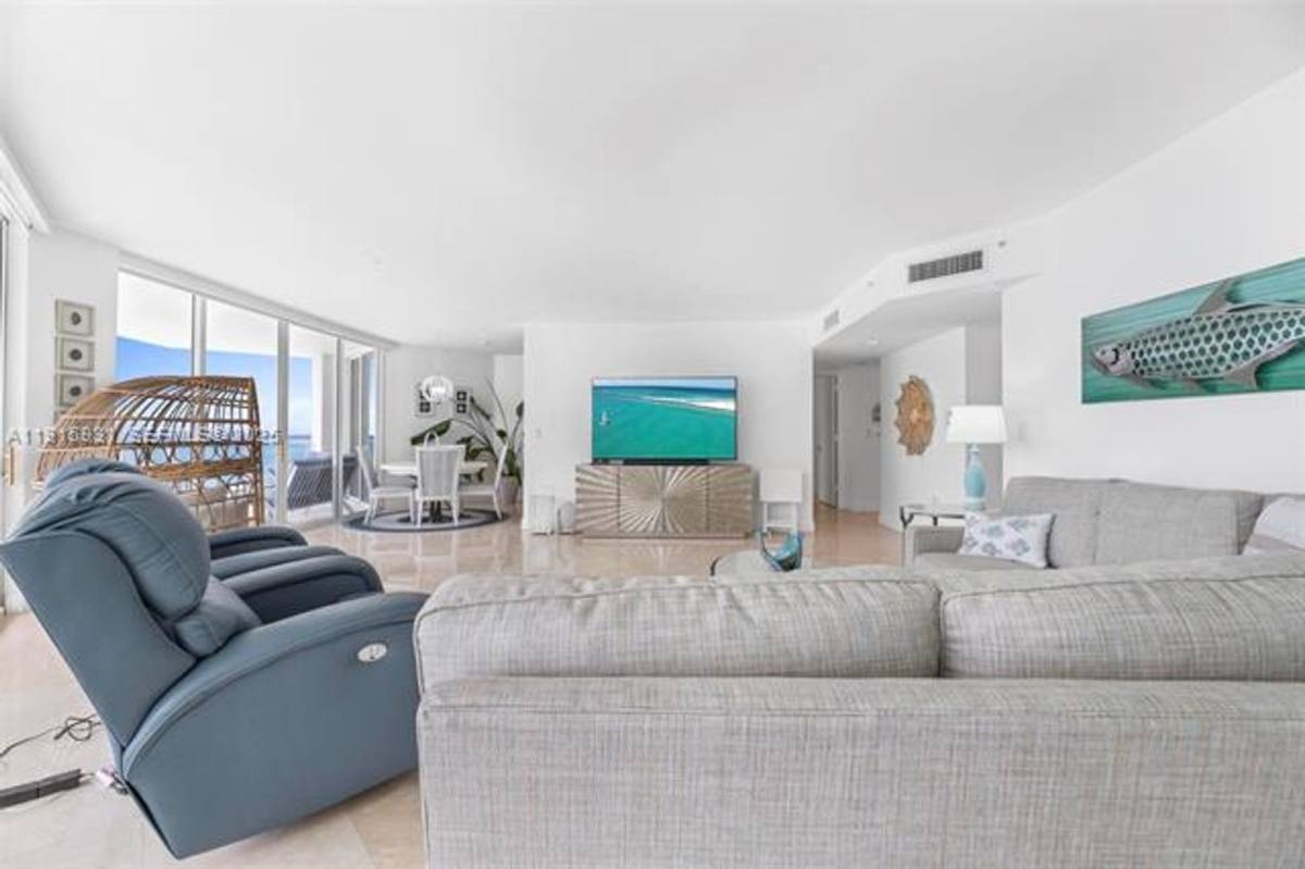 Apartment for rent at 18671 Collins Ave, North Miami Beach, FL 33160