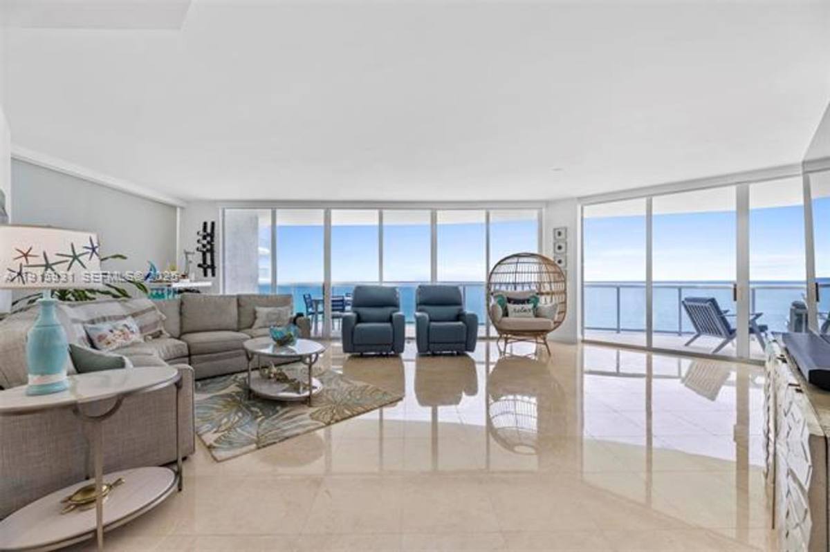 Apartment for rent at 18671 Collins Ave, North Miami Beach, FL 33160