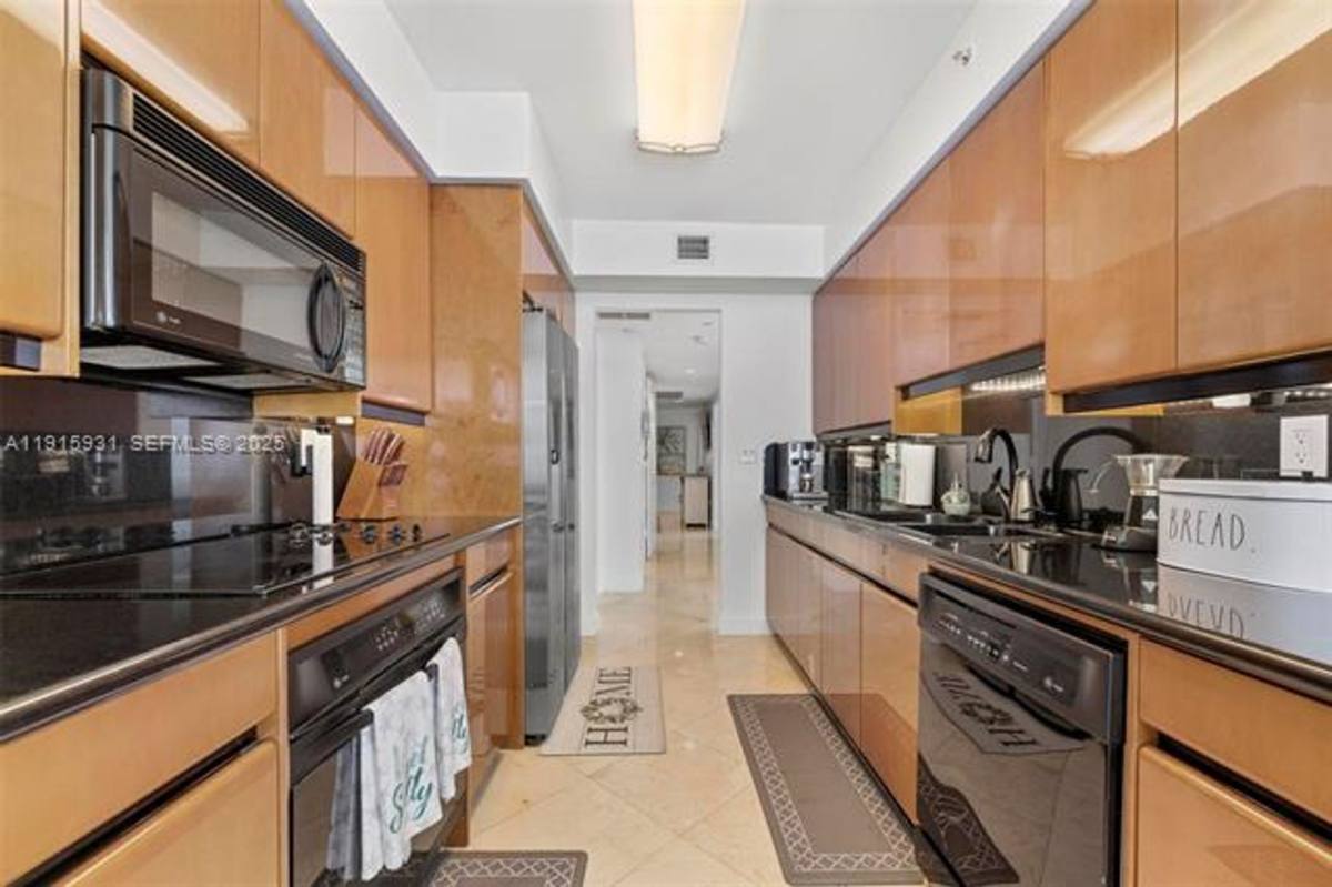 Apartment for rent at 18671 Collins Ave, North Miami Beach, FL 33160