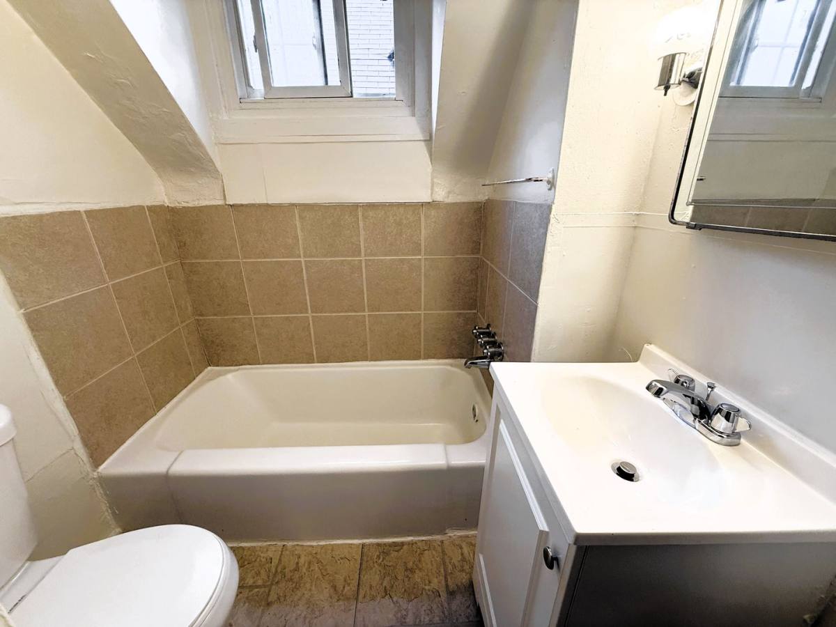 Townhouse for rent at 820 Collins Ave, Pittsburgh, PA 15206
