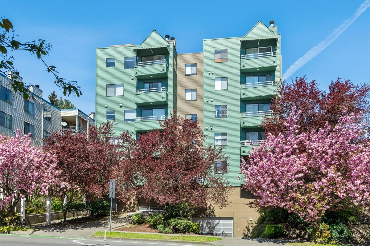 Apartment for rent at 3250 SW Avalon Way, Seattle, WA 98126