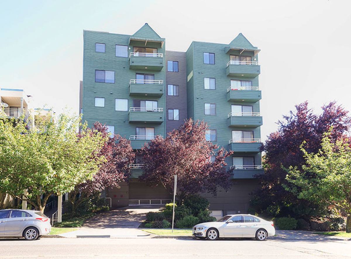 Apartment for rent at 3250 SW Avalon Way, Seattle, WA 98126