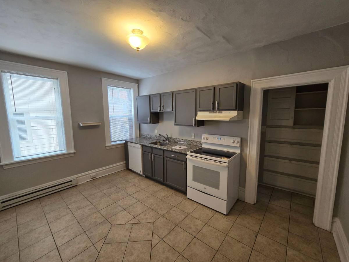 Apartment for rent at 6716 Thomas Blvd, Pittsburgh, PA 15208