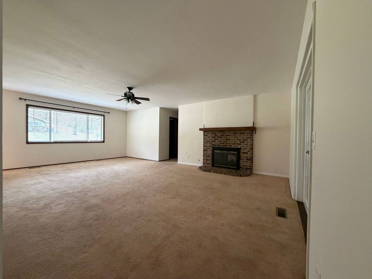 House for rent at 9108 Bluff Dr, Rogers, AR 72756