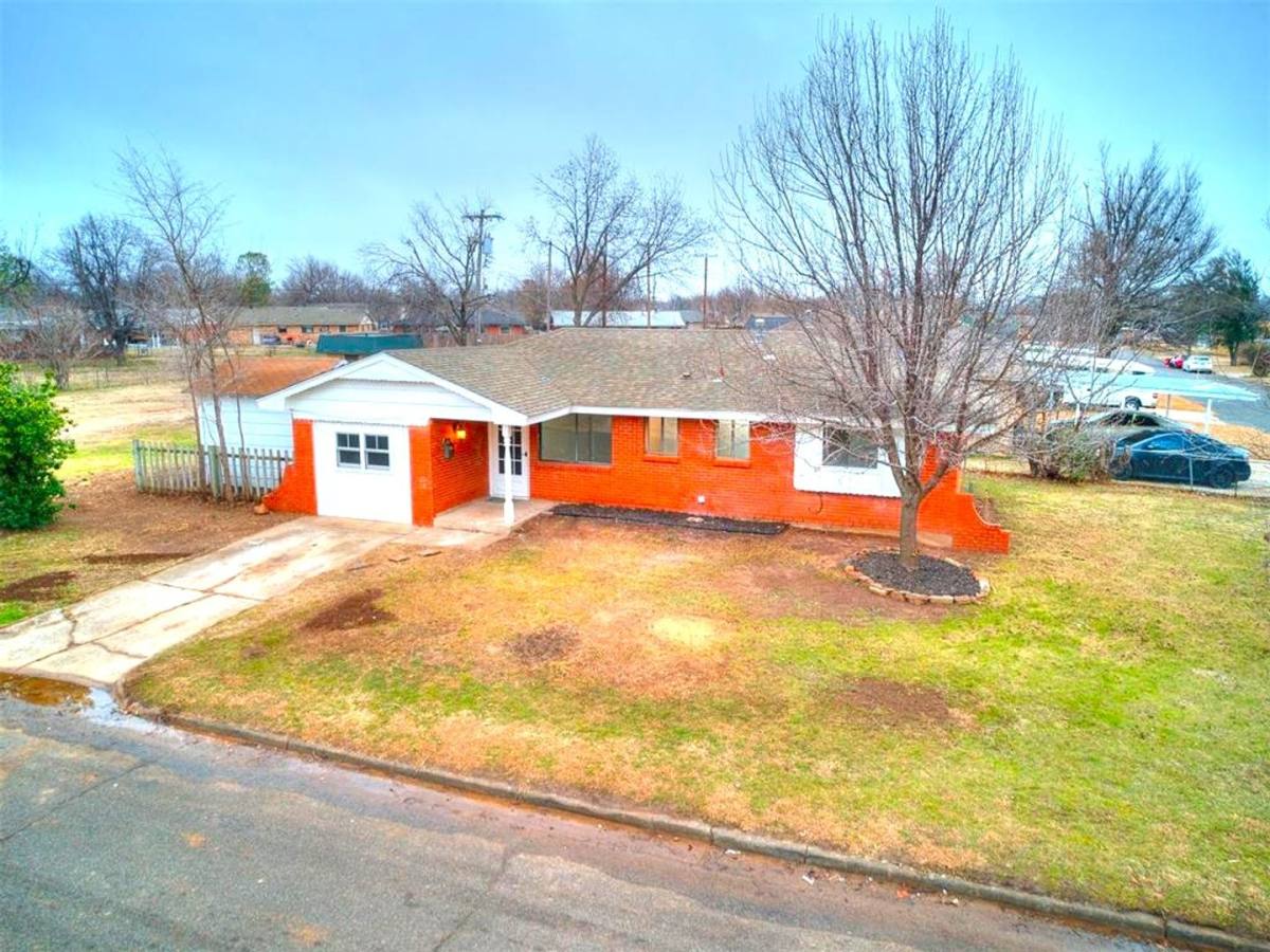 House for rent at 923 SW 3rd St, Oklahoma City, OK 73160