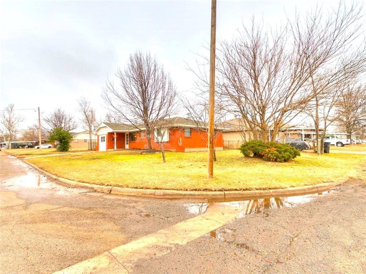 House for rent at 923 SW 3rd St, Oklahoma City, OK 73160