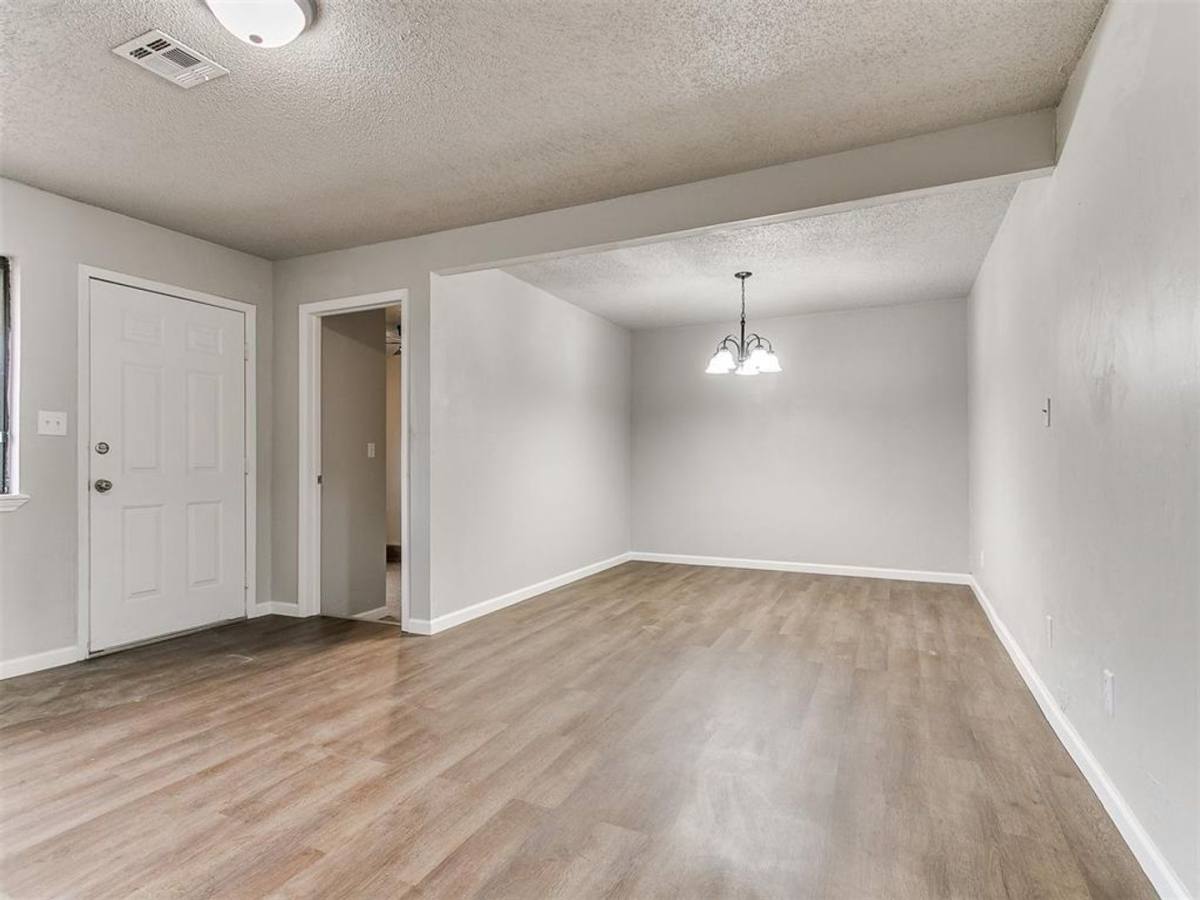 House for rent at 923 SW 3rd St, Oklahoma City, OK 73160