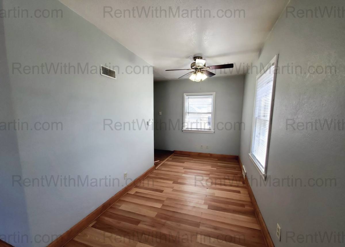 Apartment for rent at 1112-1114 Byron Ave, Waterloo, IA 50702