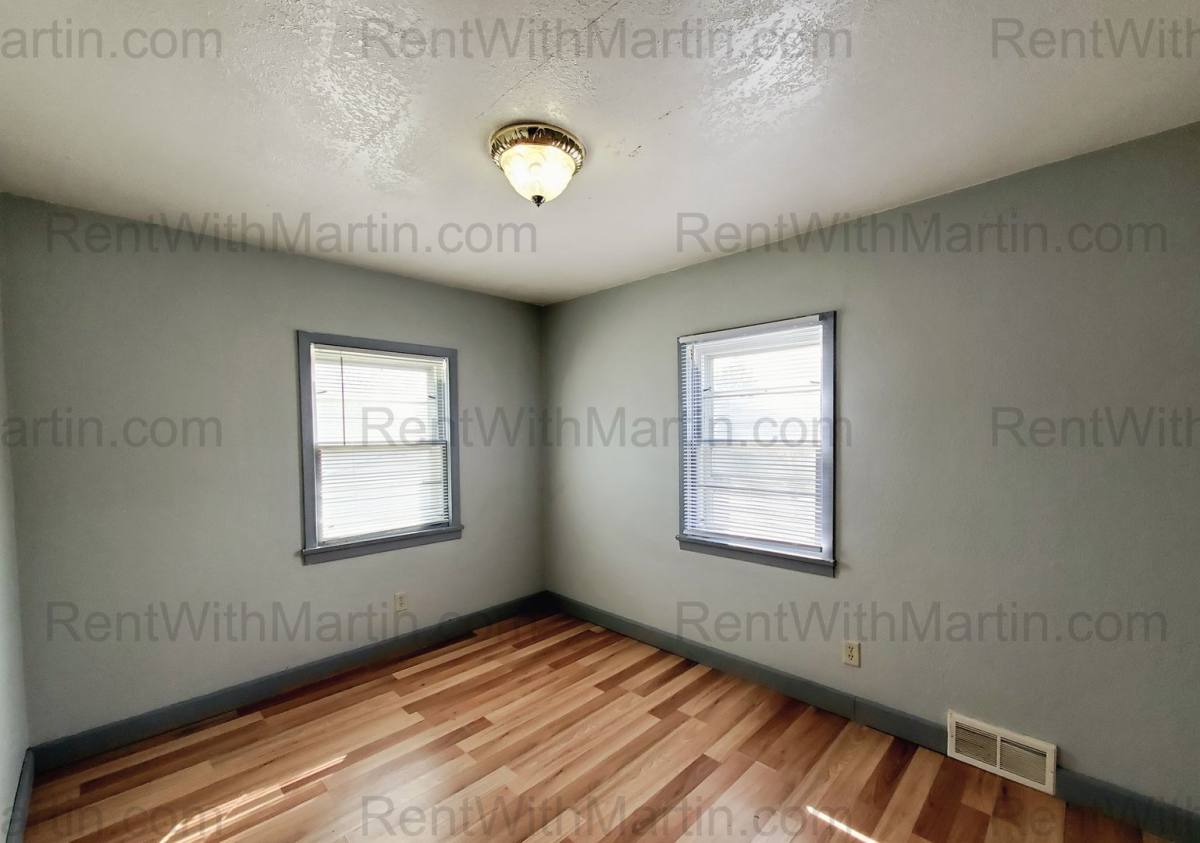 Apartment for rent at 1112-1114 Byron Ave, Waterloo, IA 50702