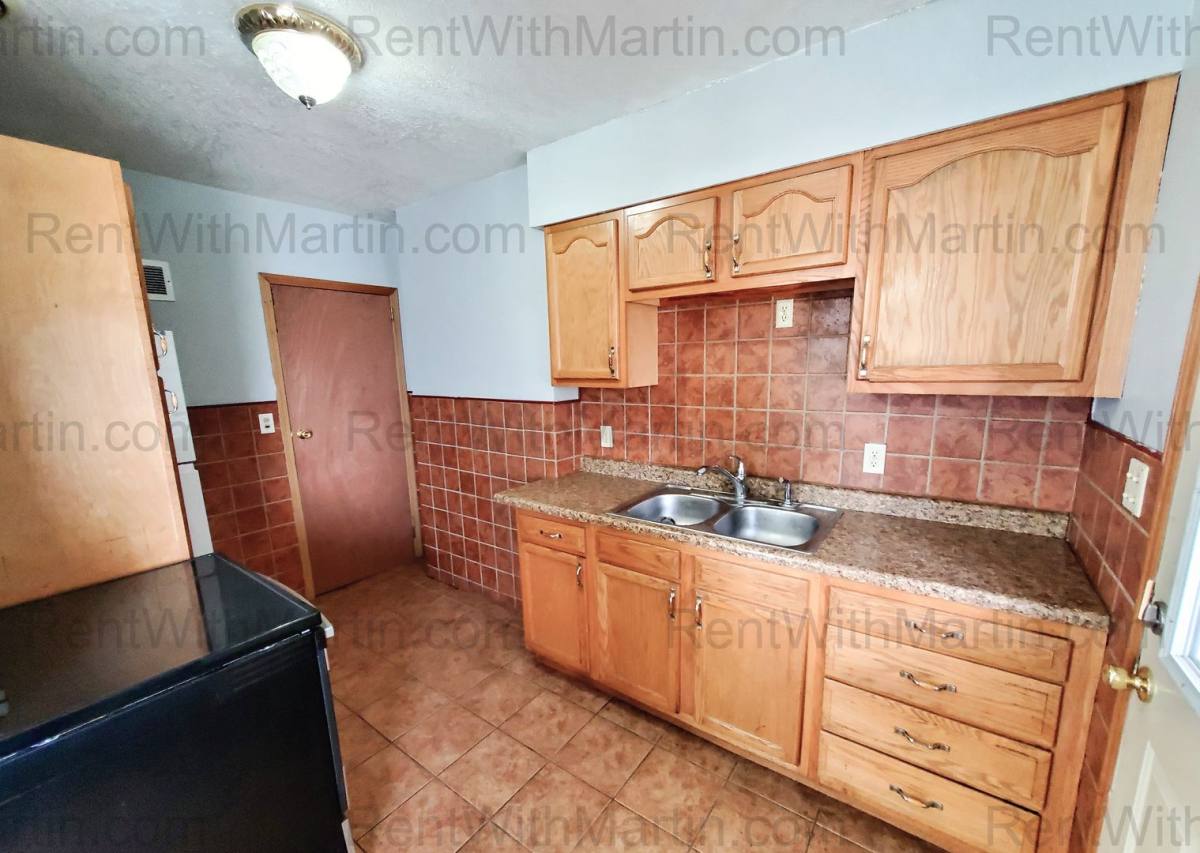 Apartment for rent at 1112-1114 Byron Ave, Waterloo, IA 50702