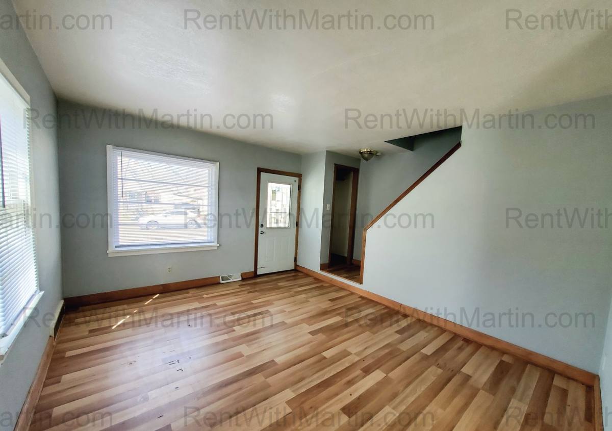 Apartment for rent at 1112-1114 Byron Ave, Waterloo, IA 50702