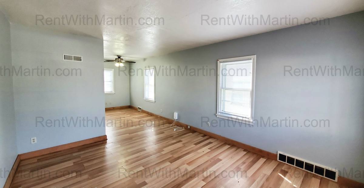 Apartment for rent at 1112-1114 Byron Ave, Waterloo, IA 50702
