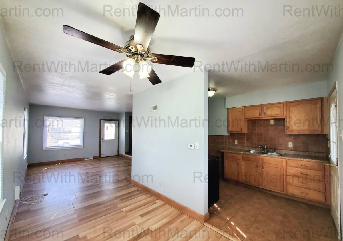 Apartment for rent at 1112-1114 Byron Ave, Waterloo, IA 50702